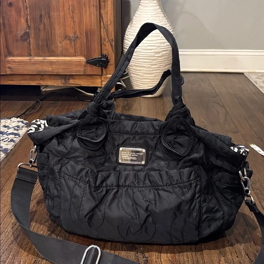 Marc by Marc Jacobs black Pretty Nylon Eliza-A-Baby Diaper Bag 🍼